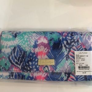 Lilly Pulitzer travel wallet